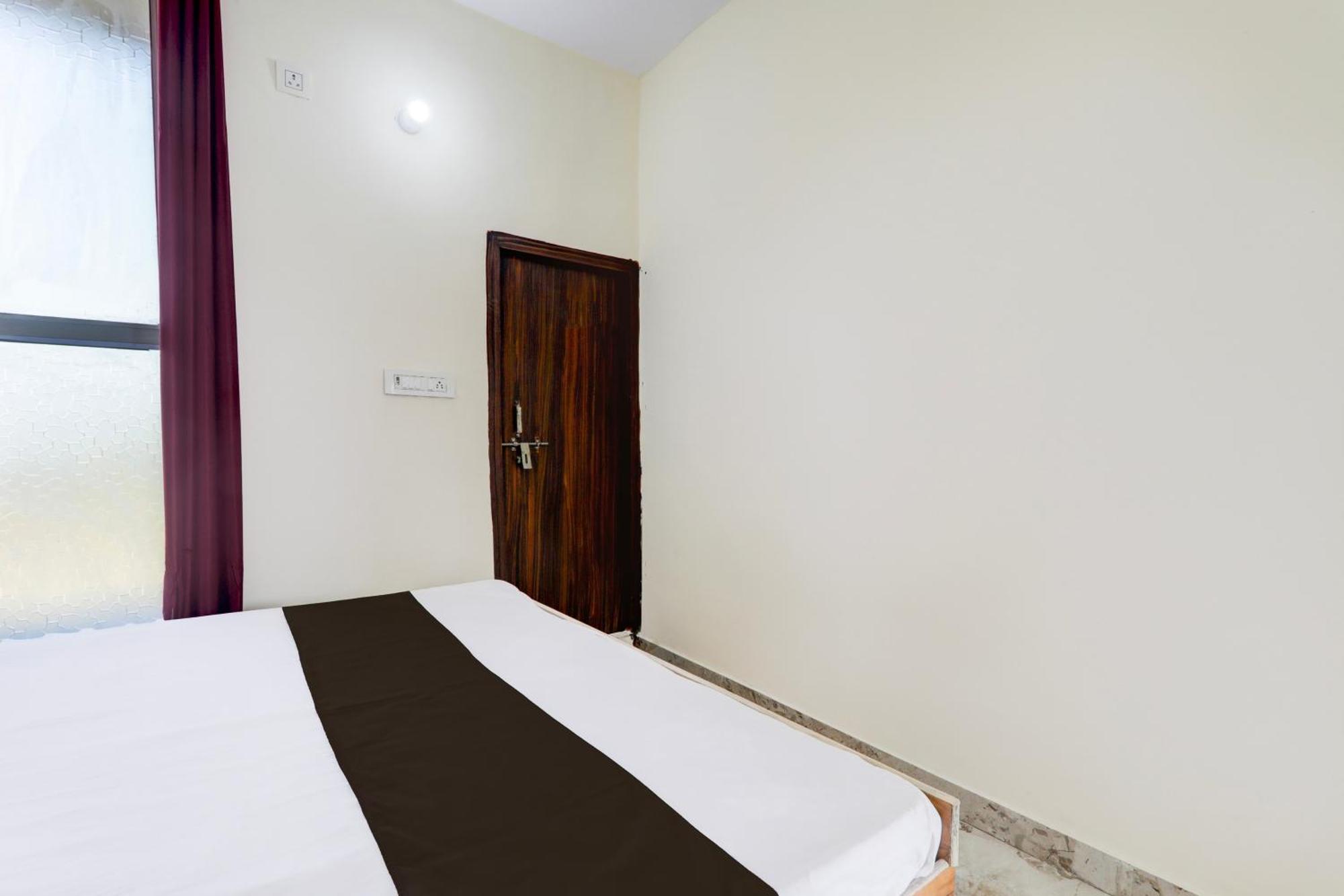 Hotel O Rn Chinhat Buitenkant foto