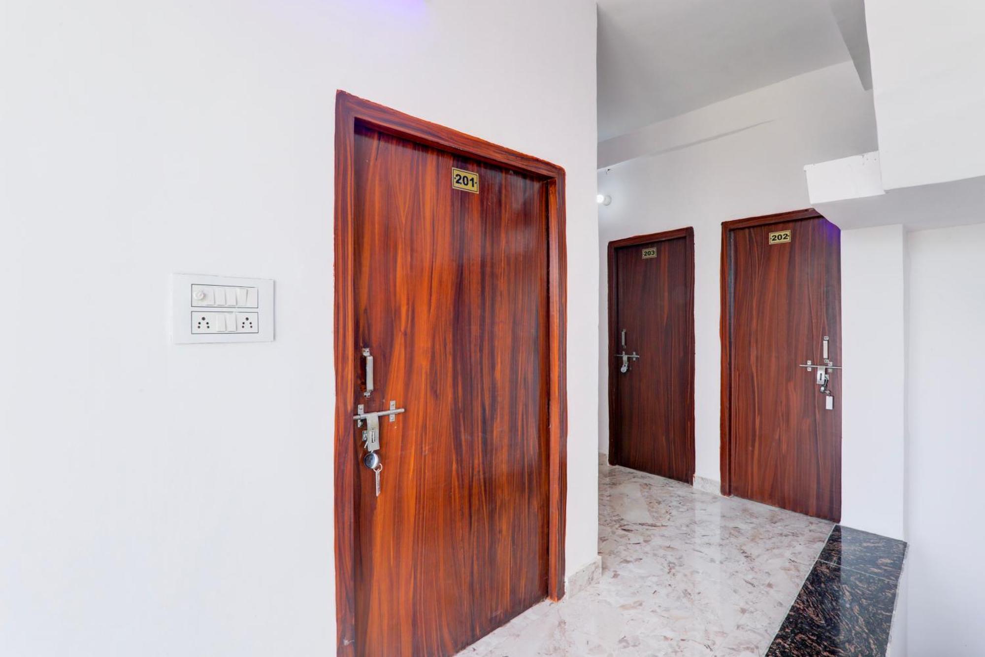 Hotel O Rn Chinhat Buitenkant foto