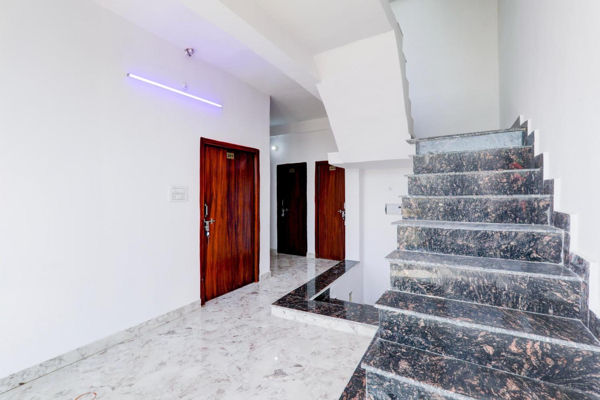 Hotel O Rn Chinhat Buitenkant foto