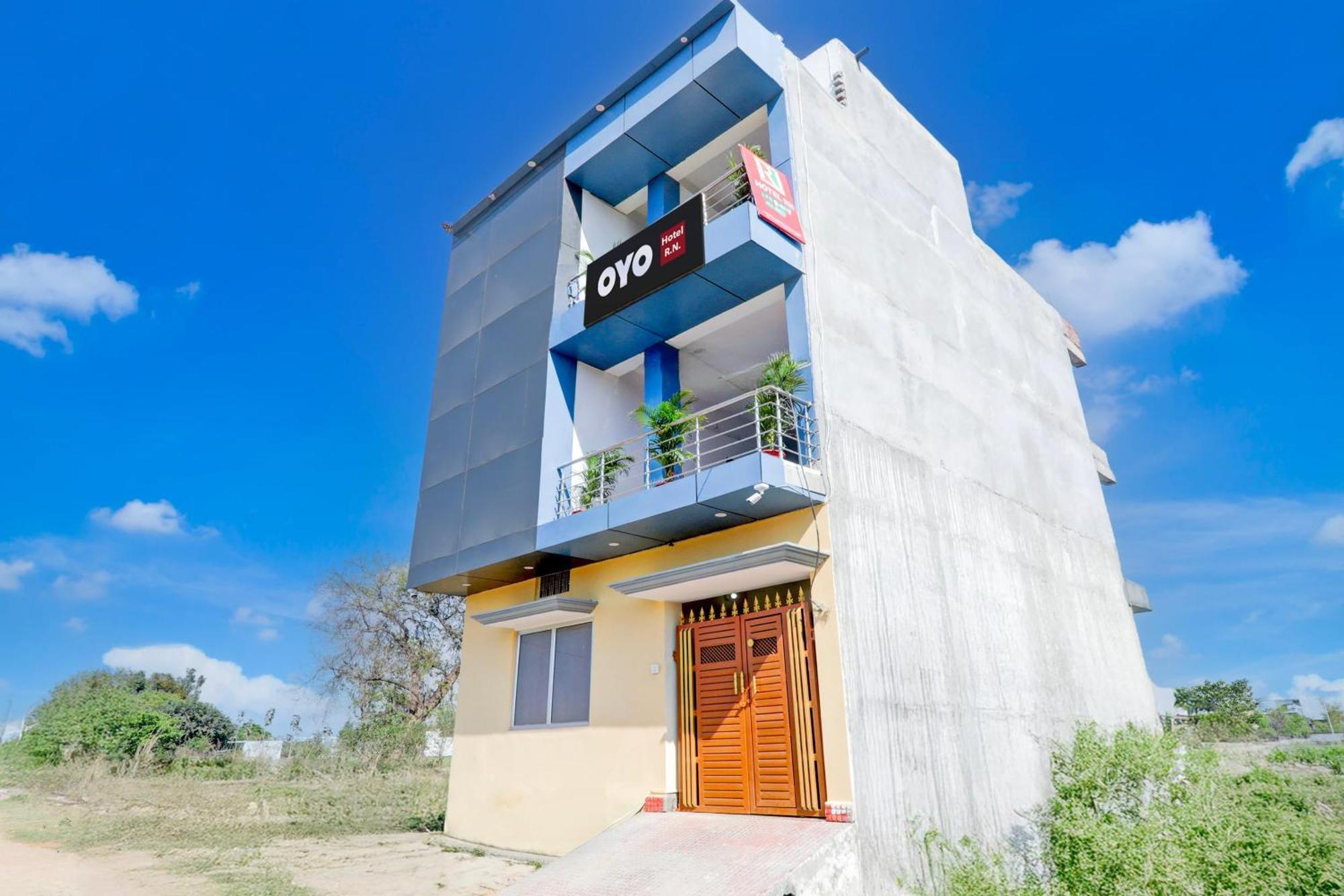 Hotel O Rn Chinhat Buitenkant foto